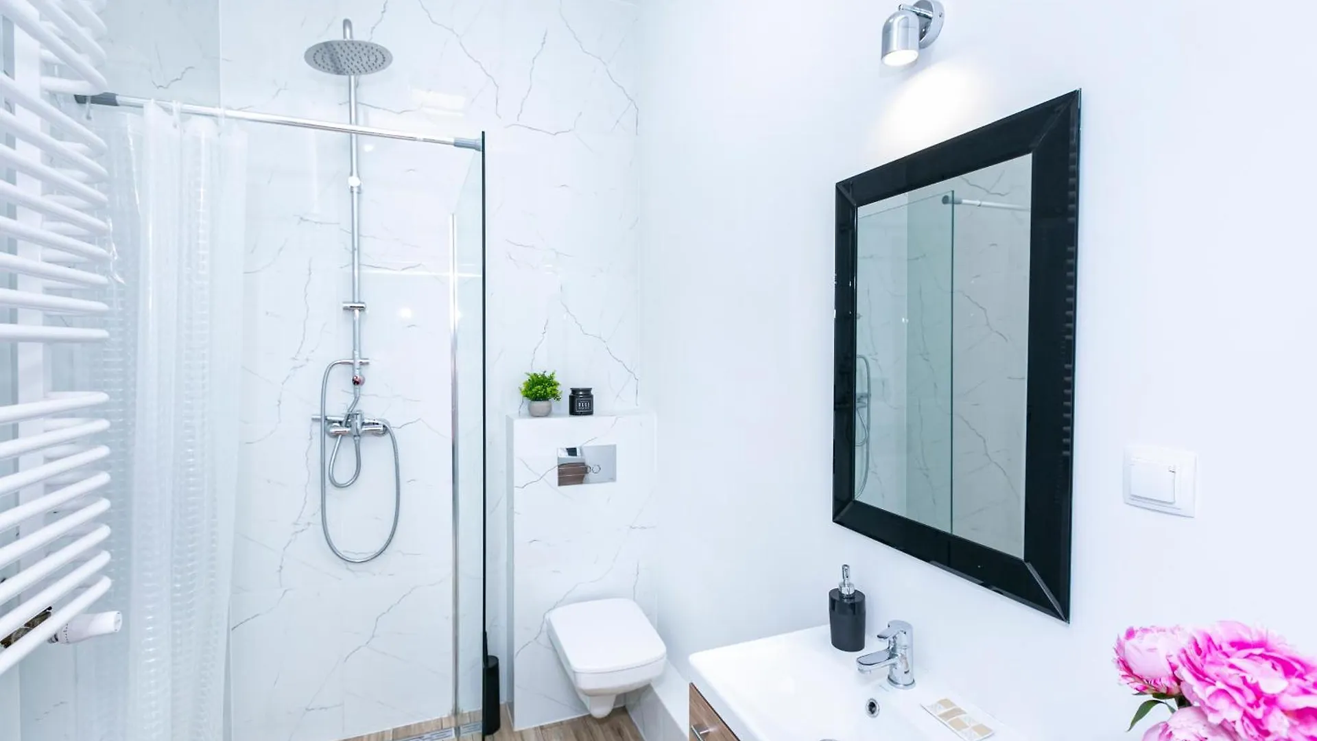 Chlodna 22A - Duzy Taras - Large Terrace - Bezplatny Parking - Free Parking - Better Rental Варшава